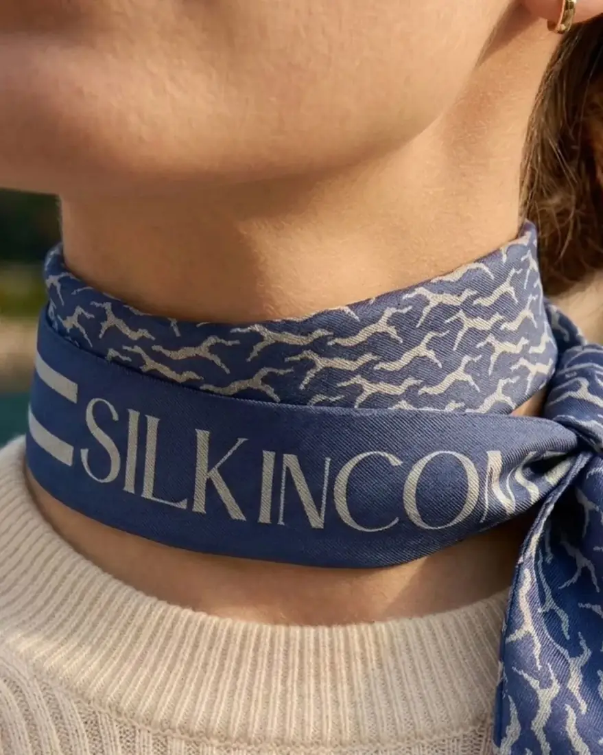 Silk foulard by Lake Como — detail